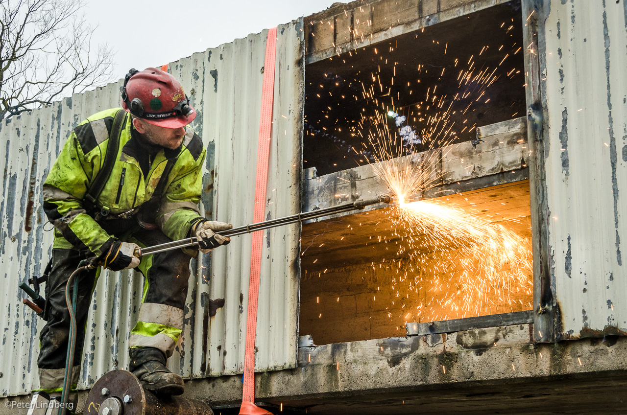 Demolition the tidy way - photos by Peter Lindberg